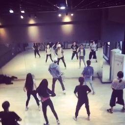 利津成人舞蹈爵士视频,活力四溢的舞动时光