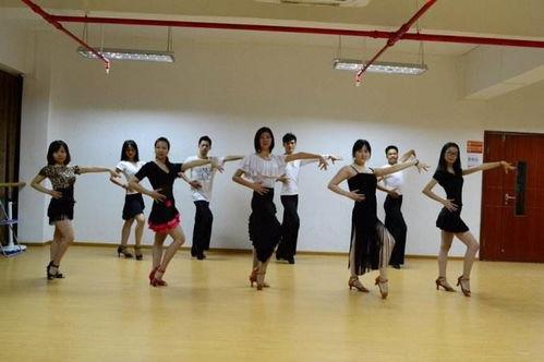 八一公园成人舞蹈视频,公园成人舞蹈风采展示