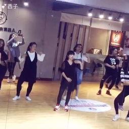 简约成人成品舞蹈视频,优雅动感的舞步演绎